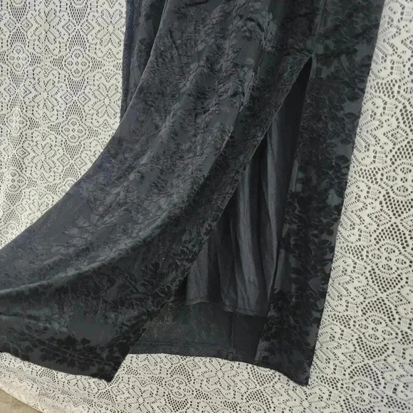 Express v neck velvet floral maxi slip dress size 1or 2 - Picture 7 of 8